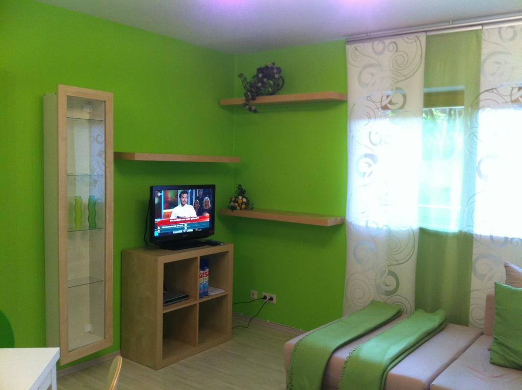 A Little Home Rust Quarto foto